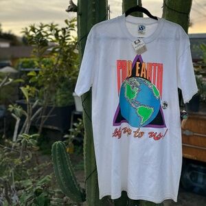 Vintage save the earth white Tshirt L